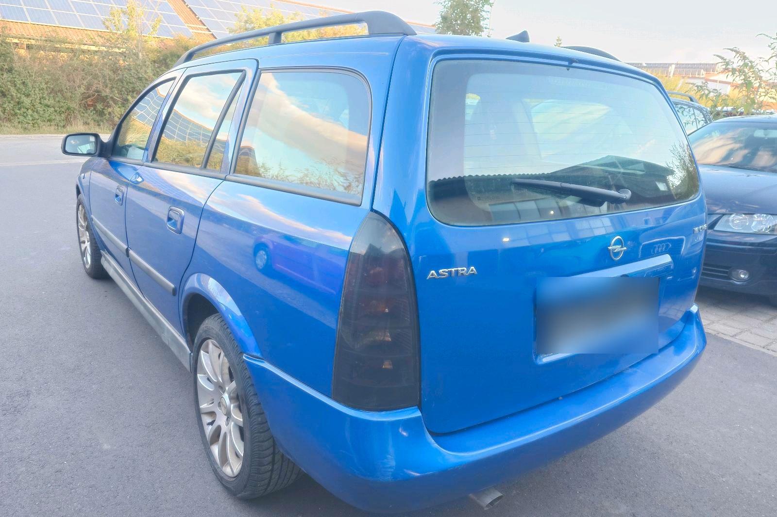 Opel Astra 2004 — салон