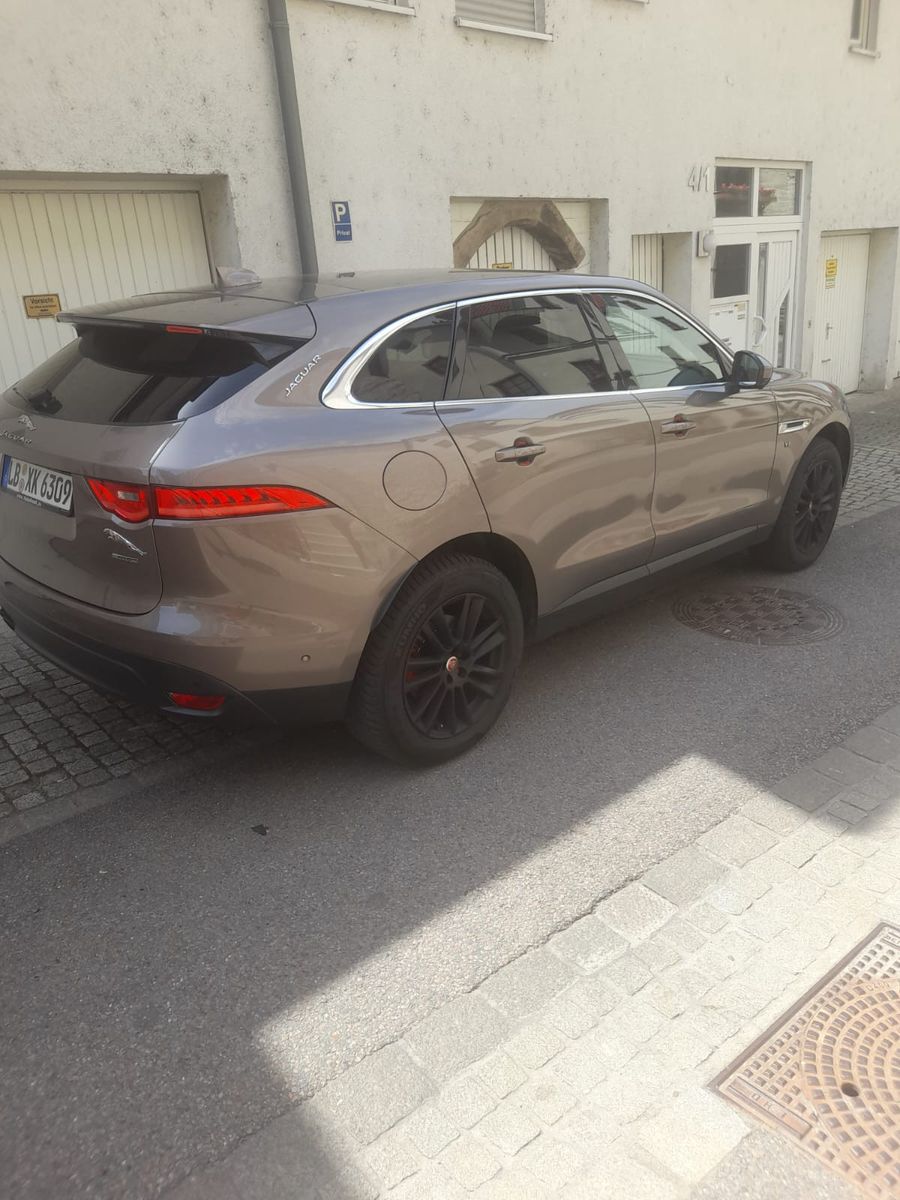 JAGUAR F-Pace
