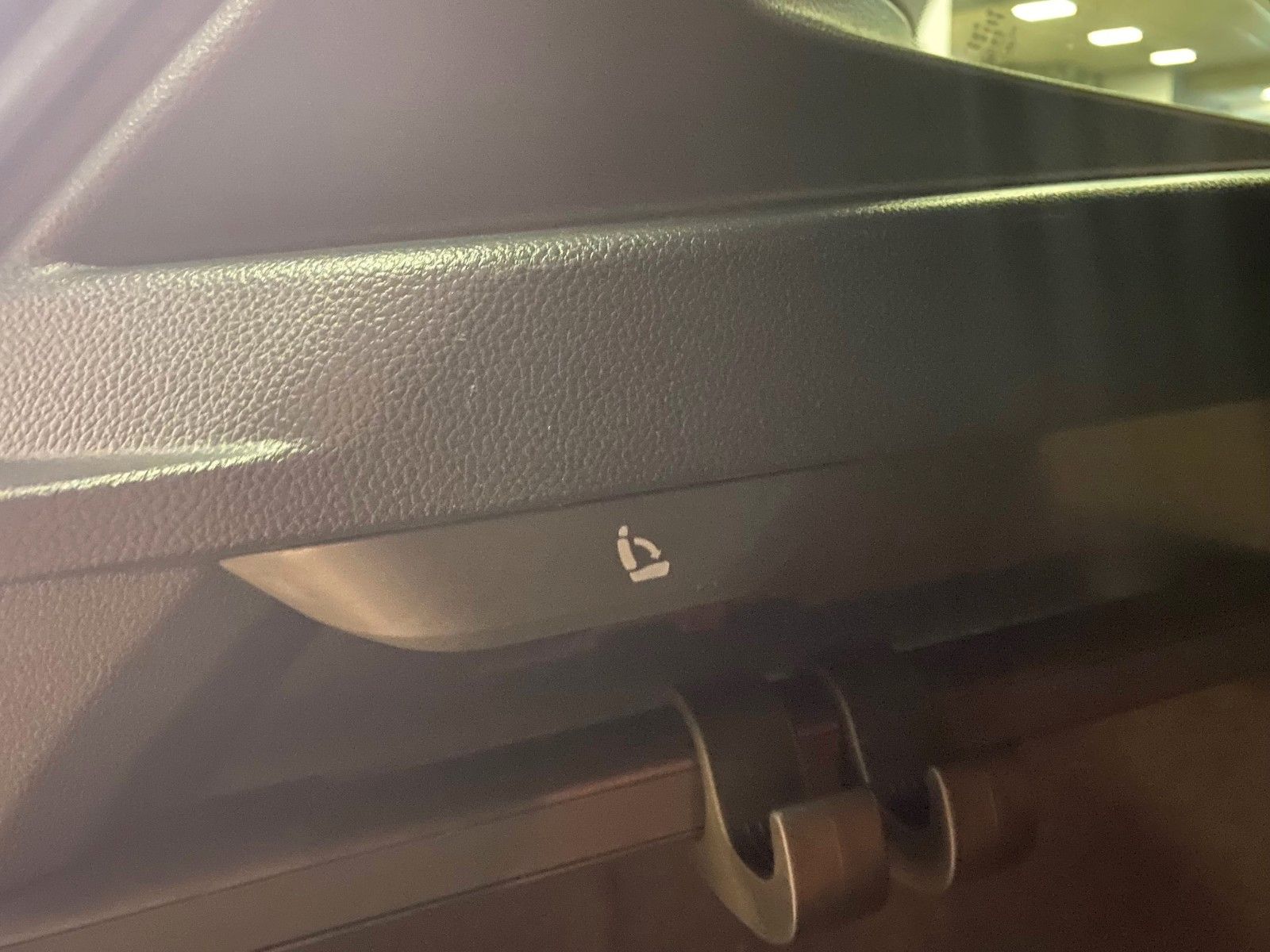 Fahrzeugabbildung SKODA Karoq 1.5 TSI DSG+Garantie 2030 oder 100tKM+NAVI