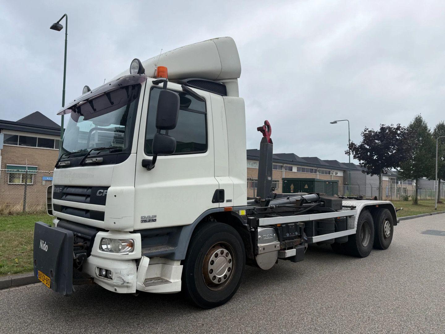DAF CF 75 75.310 cf 2009 only 148.000 km 20T haaksys