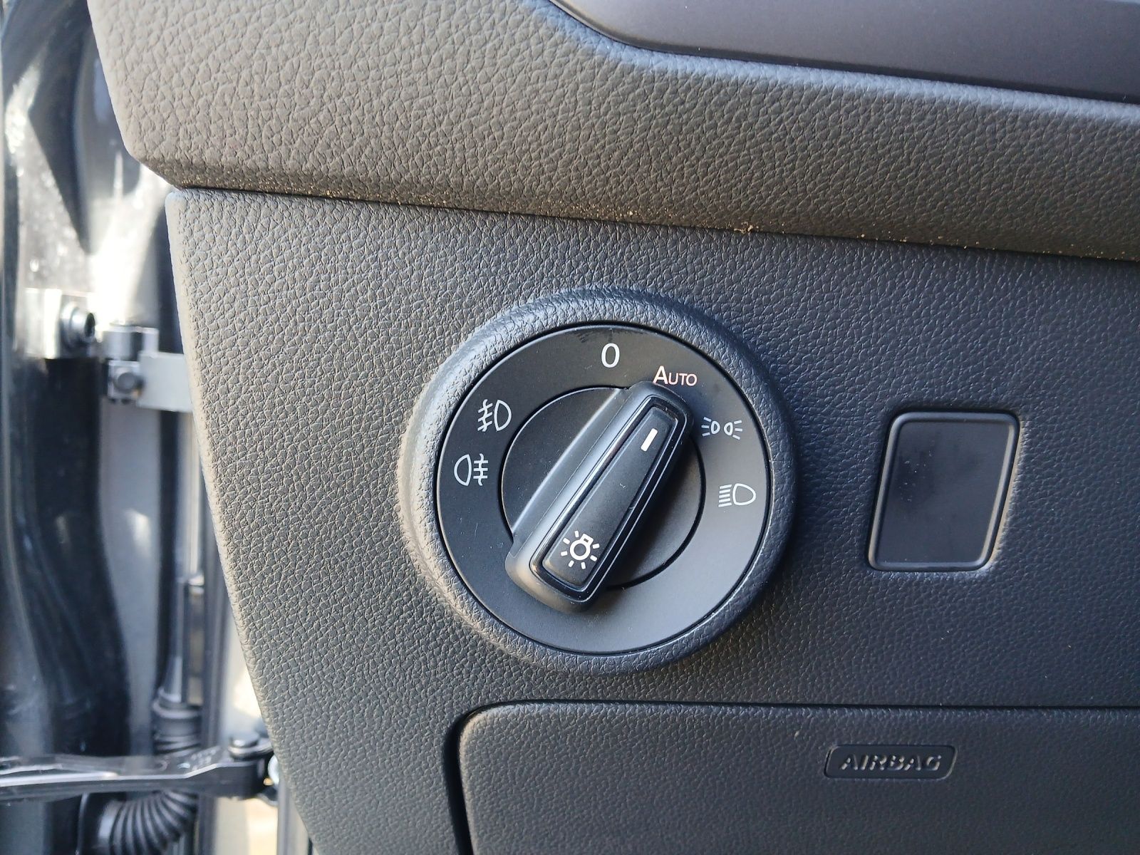 Fahrzeugabbildung SEAT Ateca TSI DSG AHK LED Navi AID ACC 360° 19"