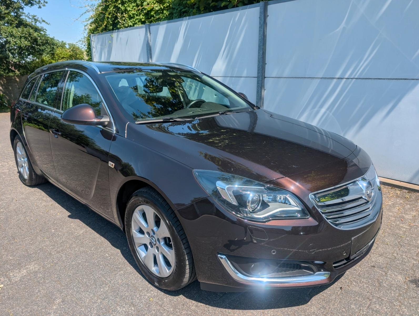OPEL INSIGNIA SPORTS TOURER 2.0 TURBO 250ch INNOVATION 4X4 BVA Pack sport Attelage Historique présent - 2EME MAIN