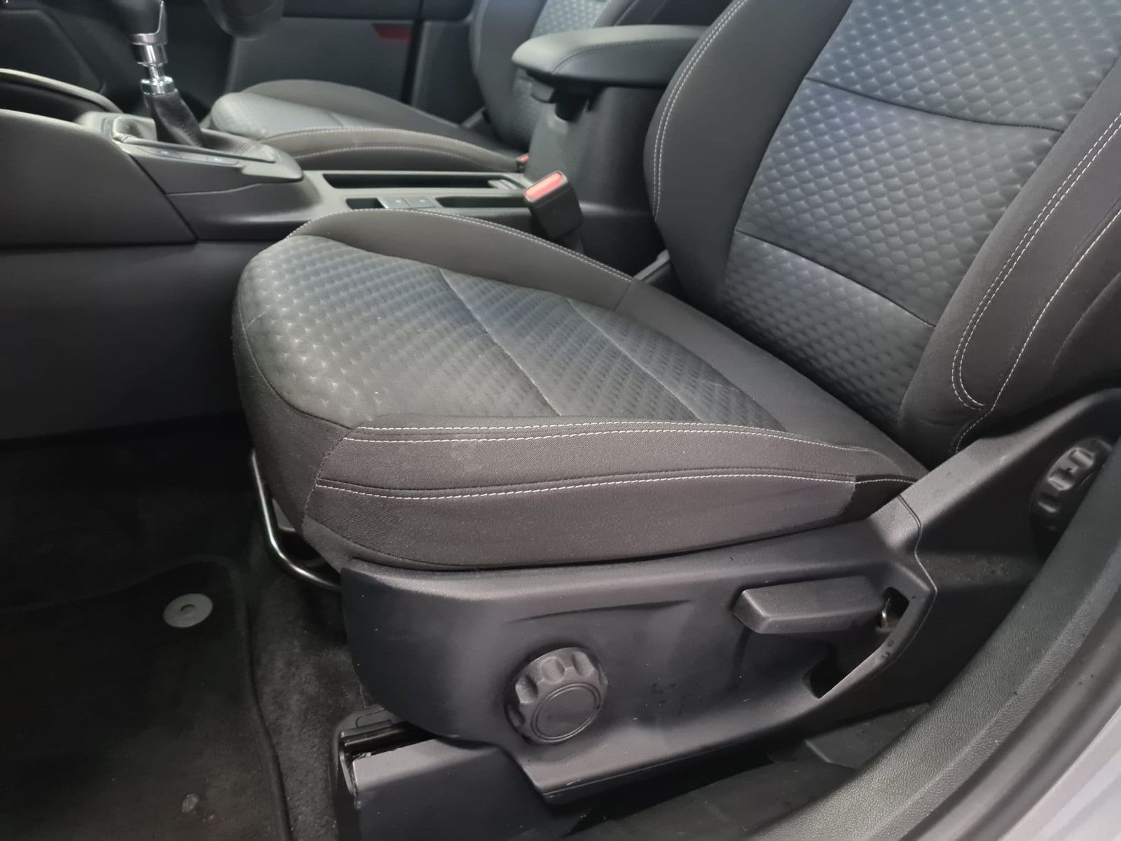 Fahrzeugabbildung Ford Kuga Cool & Connect / LED / NUR 30TKM