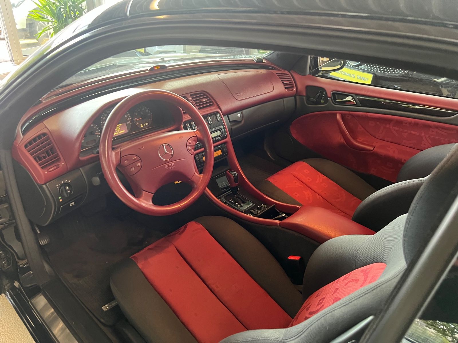 Fahrzeugabbildung Mercedes-Benz CLK 320 AVANTGARDE * 1.HAND *
