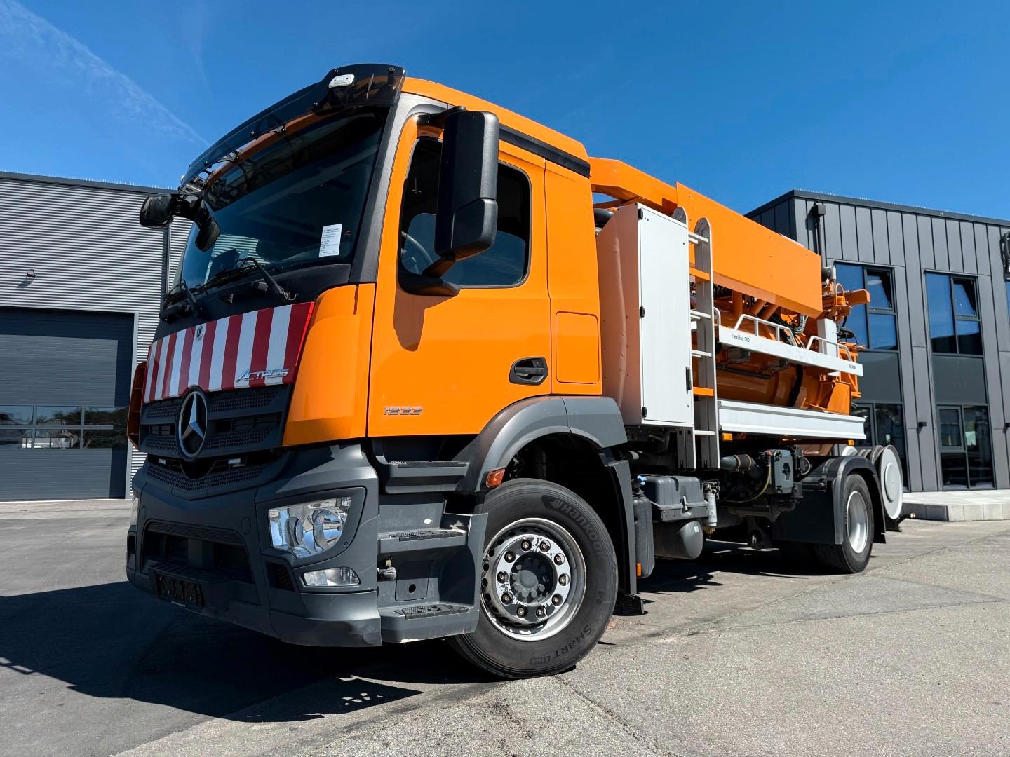 Mercedes-Benz Actros 1833 4x2 Bucher FlexLine C60