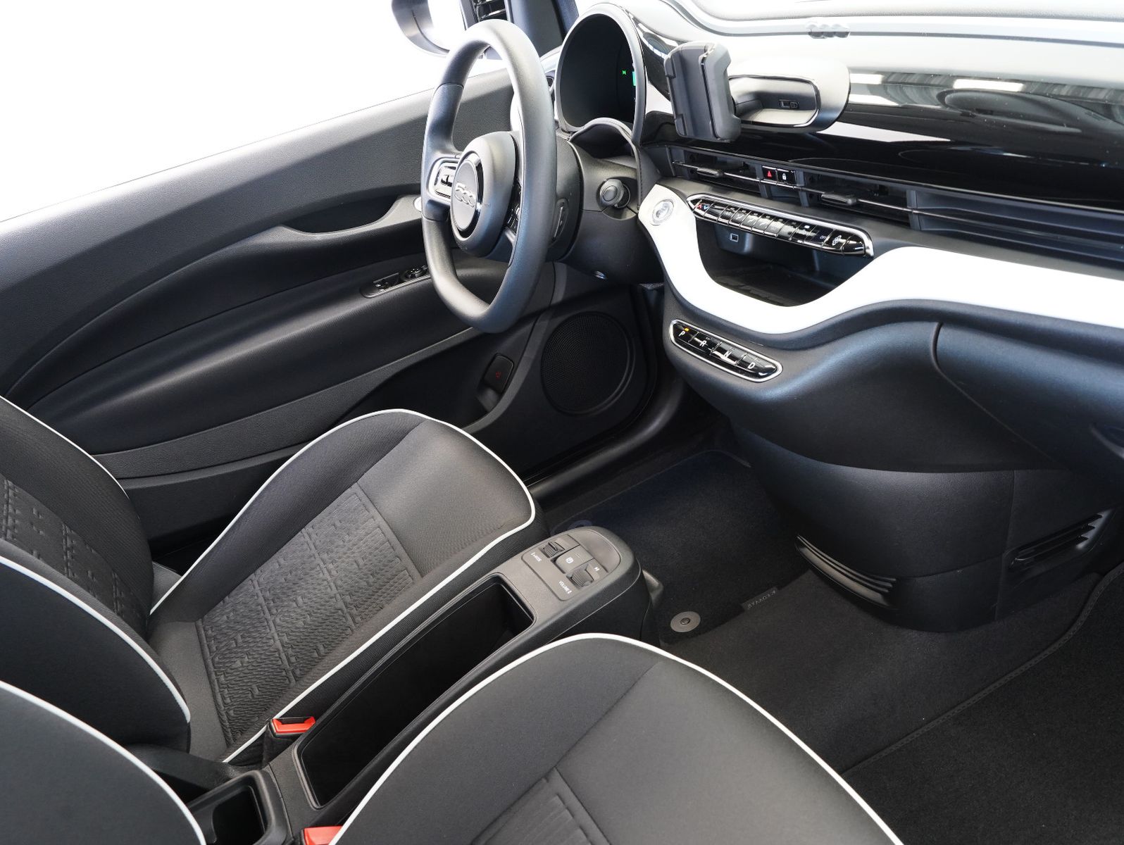 Fahrzeugabbildung Fiat 500e Action TEMPOMAT/DC-LADEN/SOH