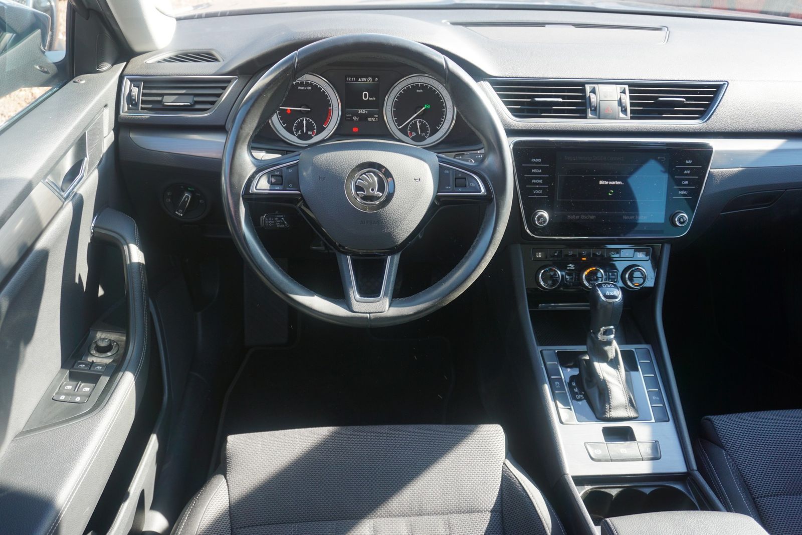 Skoda Superb Combi 2.0 TDI Style 4x4 DSG LED Navi ACC foto 9