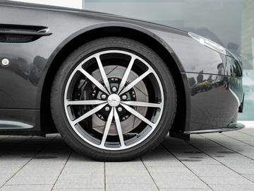 2013 Aston Martin V8 VANTAGE 照片 4