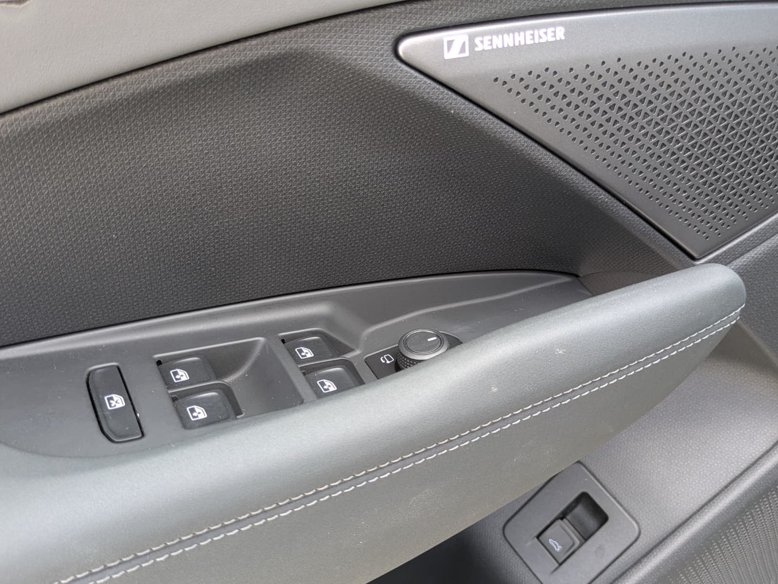 Fahrzeugabbildung CUPRA Terramar 2.0 TSI 4D VZ HUD*MATRIX*PANO*DCC*20"