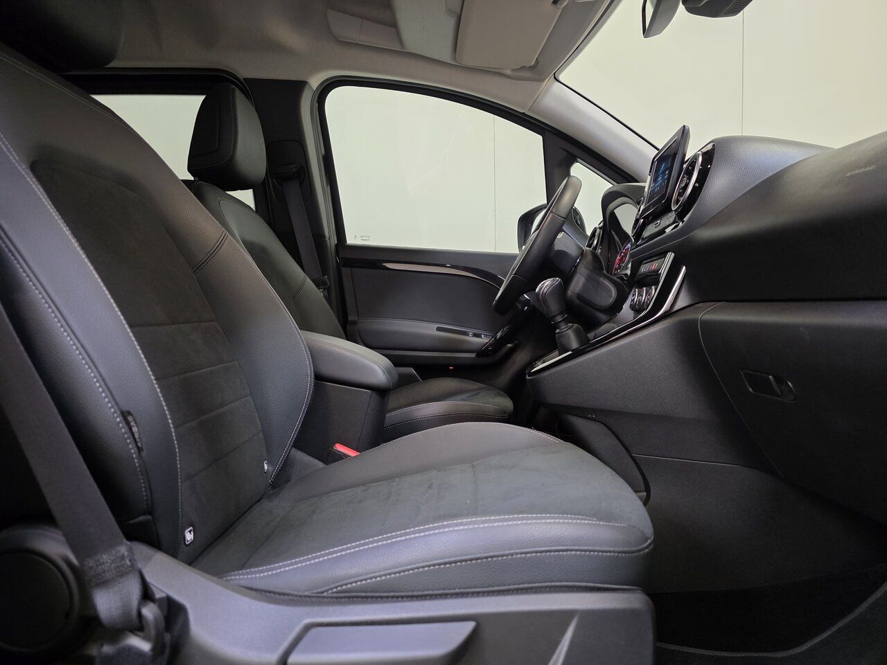Mercedes-Benz T-Klasse 180 Benzine - GPS - Airco - Topstaat! 1 imagem 2