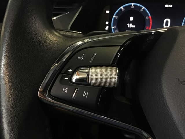 Fahrzeugabbildung Skoda Octavia Style 1.5 TSI Combi HUD/LED/SHZ/Tempo