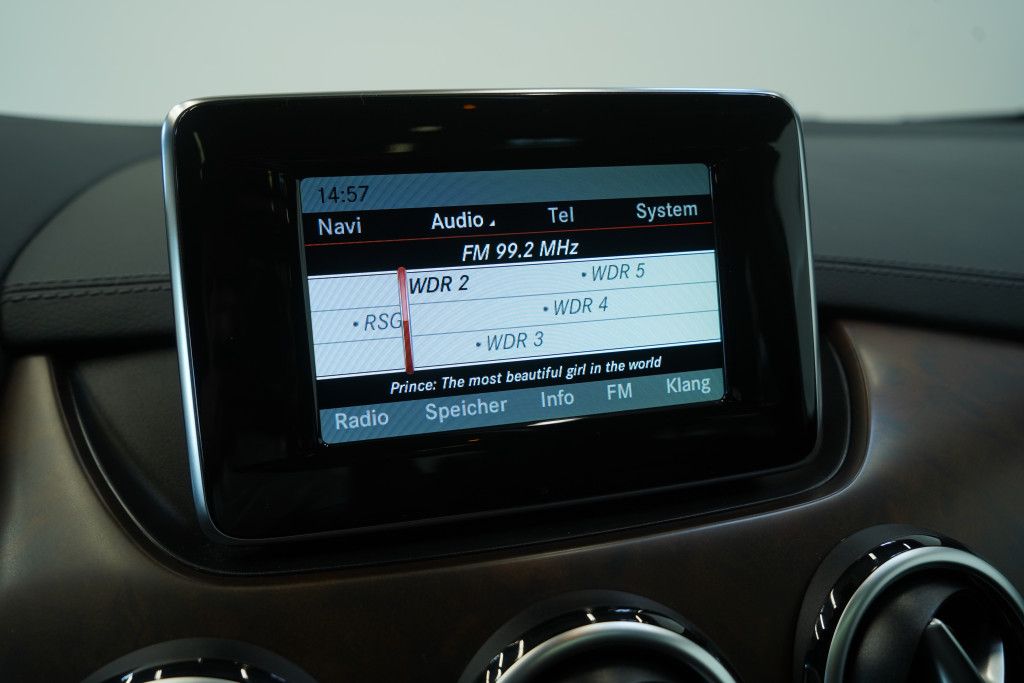 Mercedes Benz B 200