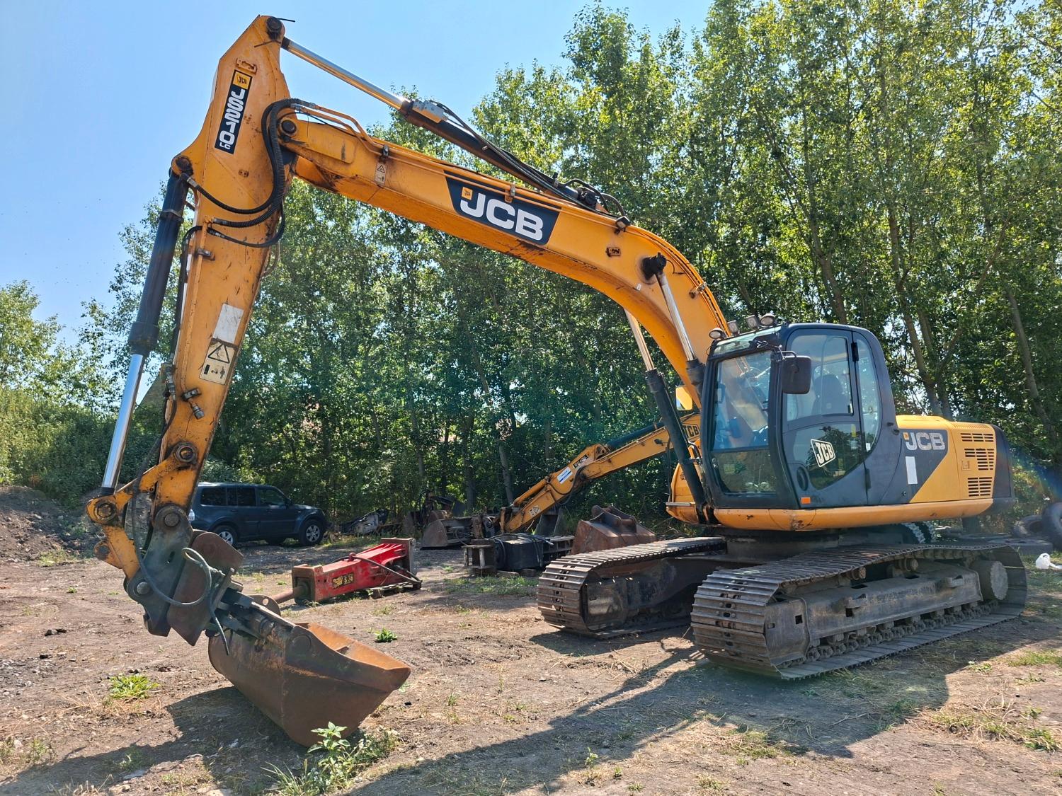JCB JS 210 LC
