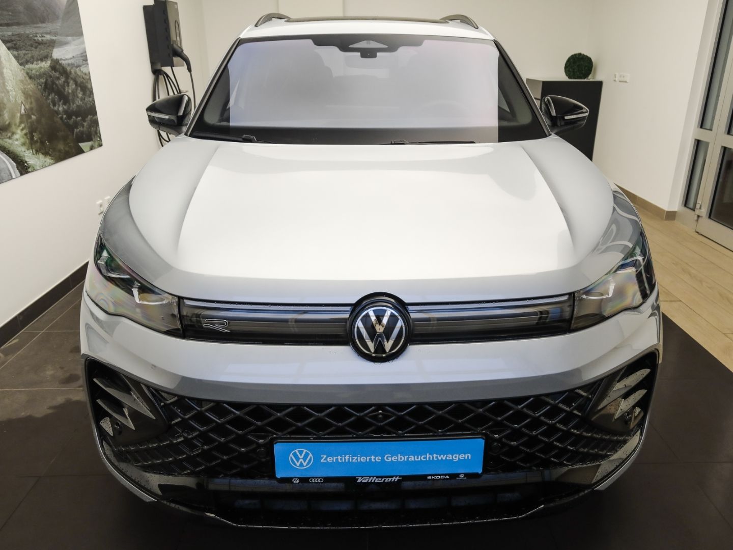 Volkswagen Tiguan R-Line 2.0 TDI DSG 4M AHK Navi Pano IQ.Li foto 2
