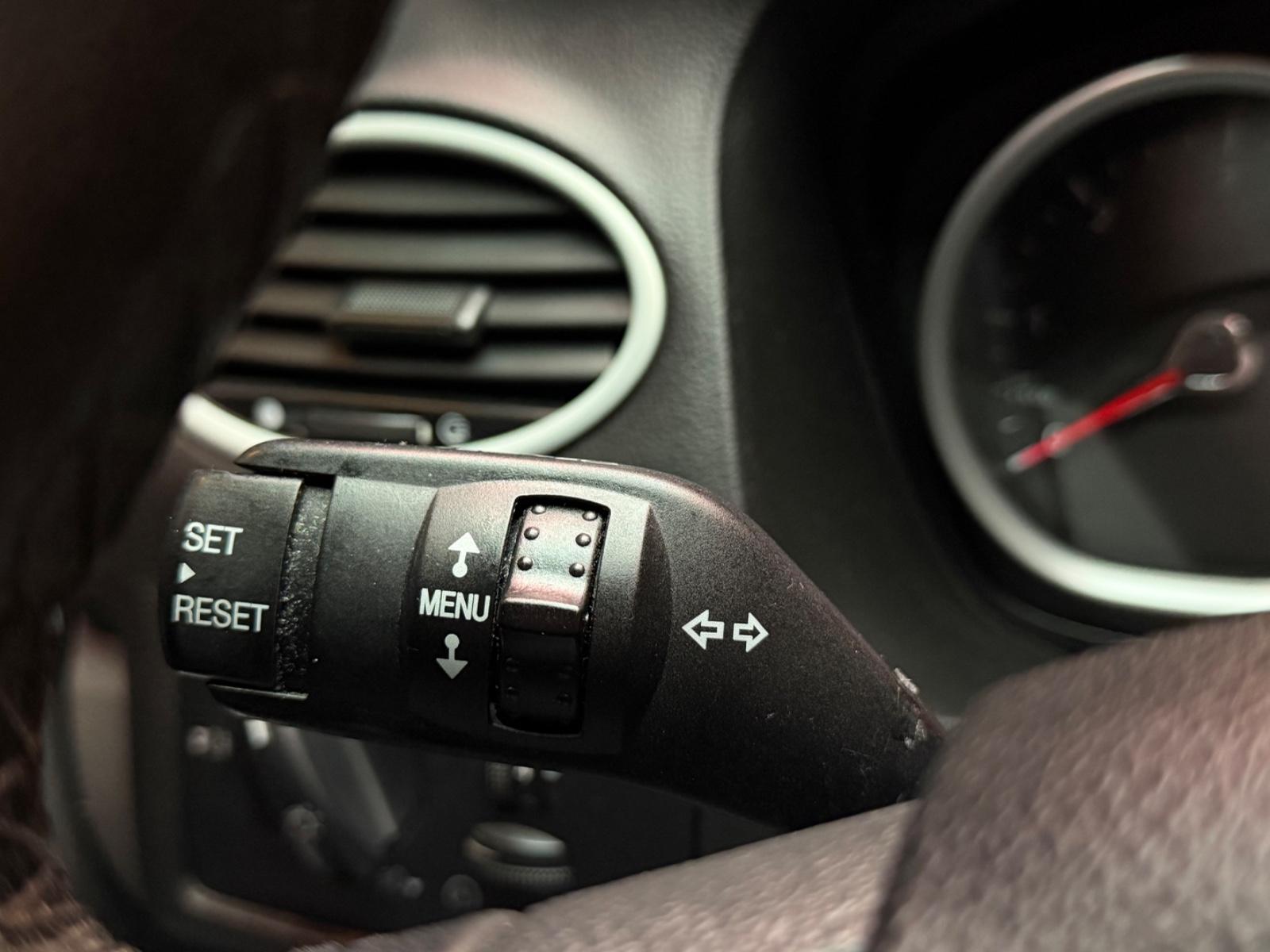 Ford Focus 2010 — photo 22