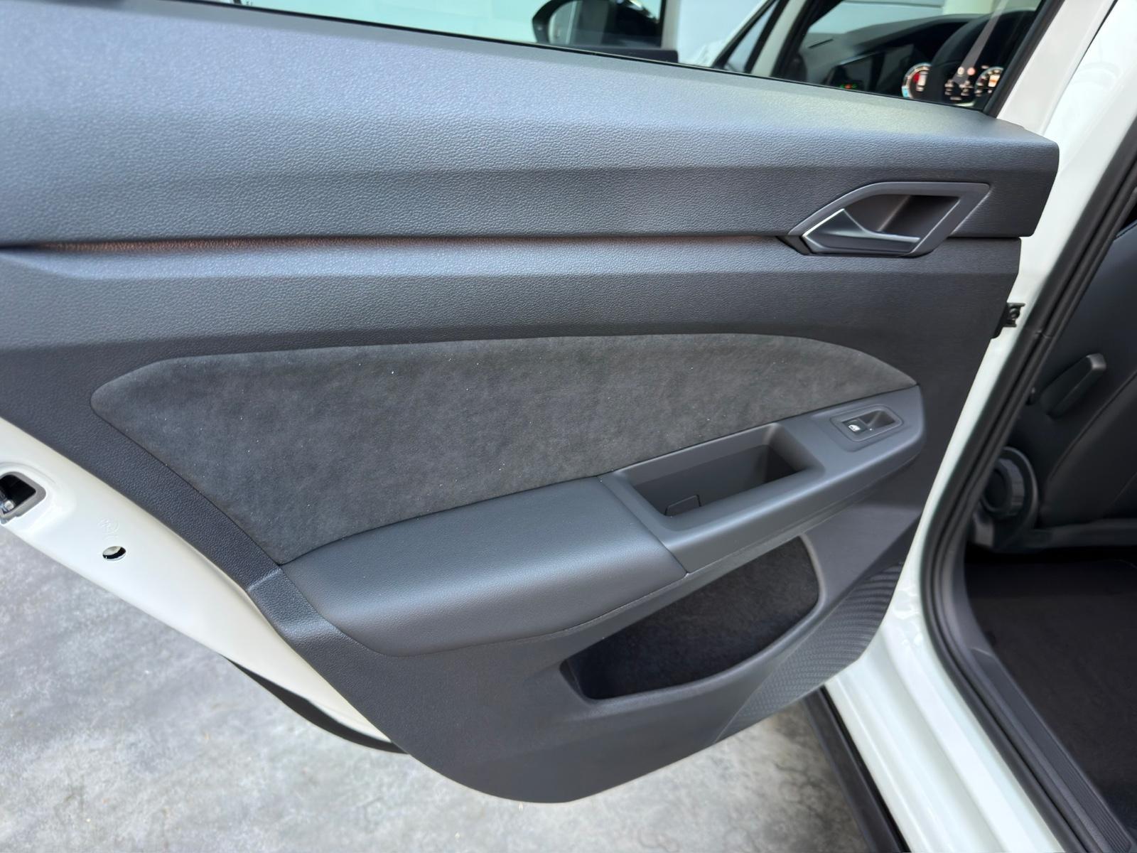Volkswagen Golf VIII Variant 1.5 R-Line#Matrix#AHK#Navi#ACC