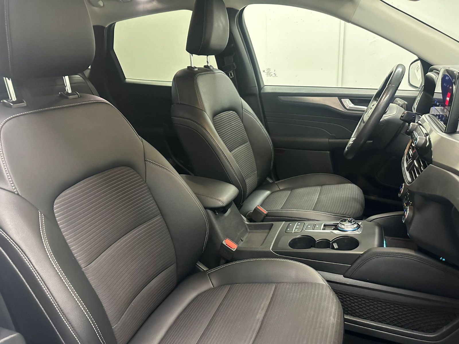 Fahrzeugabbildung Ford Kuga 2.5 Duratec PHEV Titanium X CVT*AHK*WINTER*