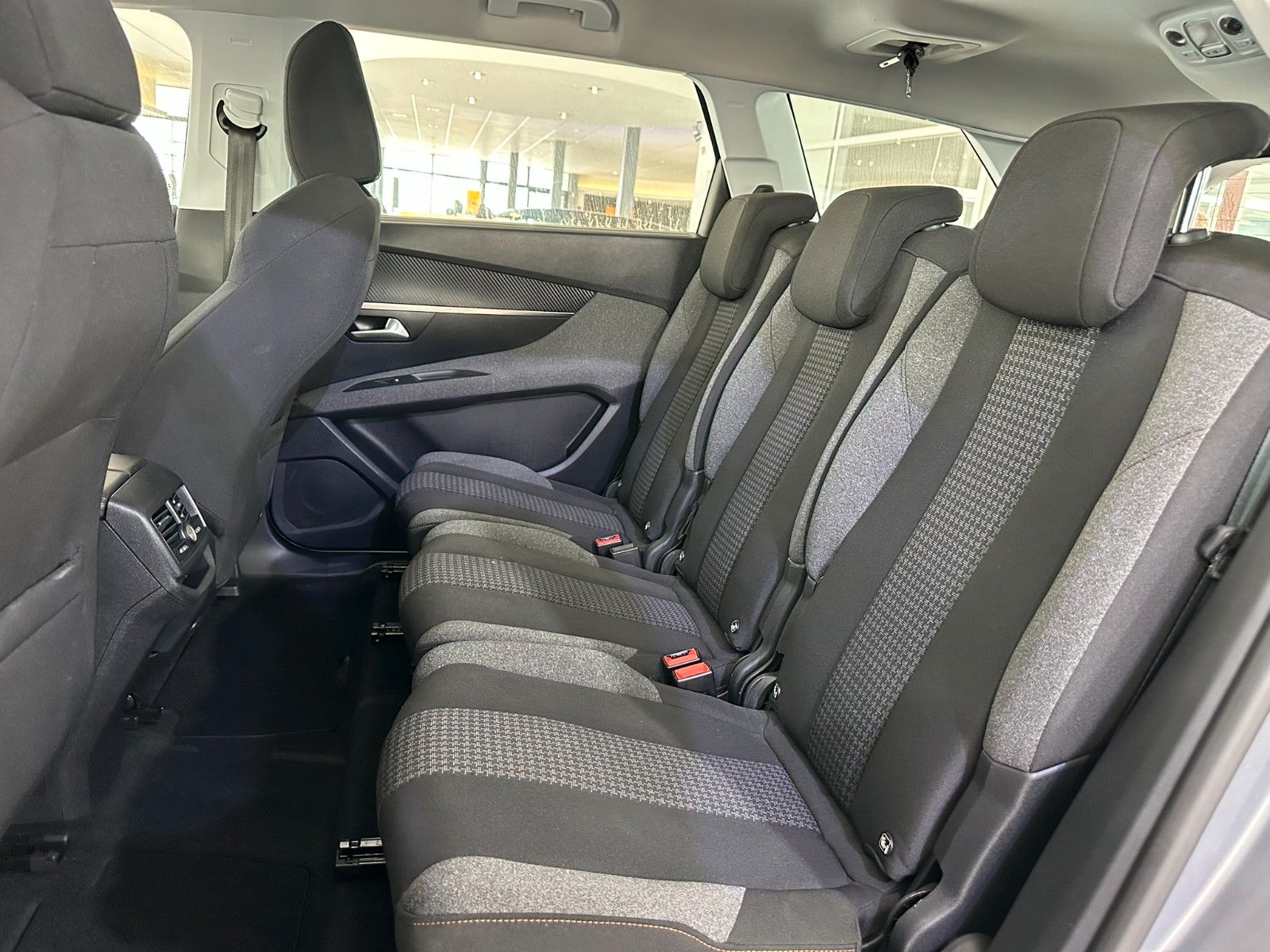 Fahrzeugabbildung Peugeot 5008 Active 1.5D NAVI/LED/PDC/TEMPOMAT