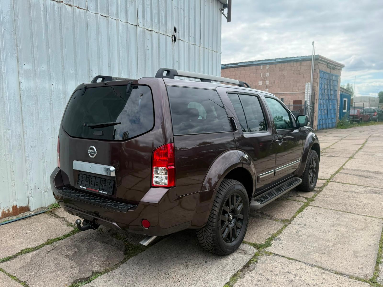 Nissan Pathfinder 3.0 dCi LE | 231 ch | BVA | 7 places | Cuir électrique à mémoire | Sièges chauffants | Toit ouvrant | Bose