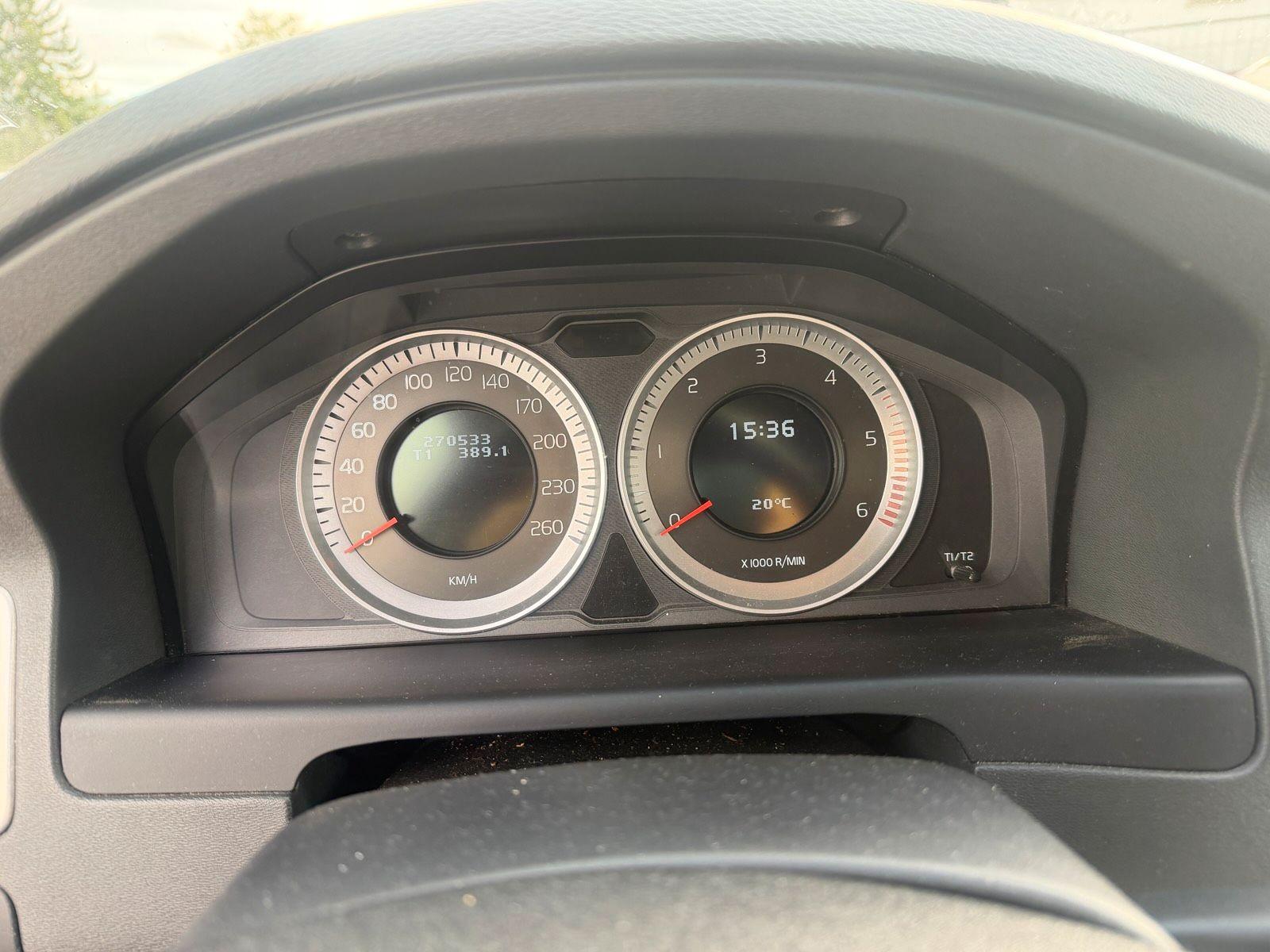 Volvo V70 2011 — photo 8