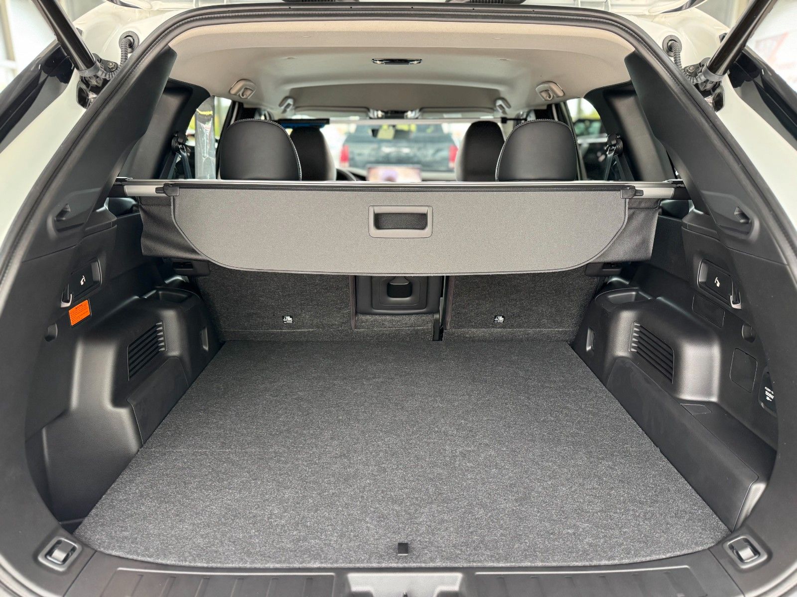 Fahrzeugabbildung Mitsubishi Plug-in Hybrid Outlander Intro Edition
