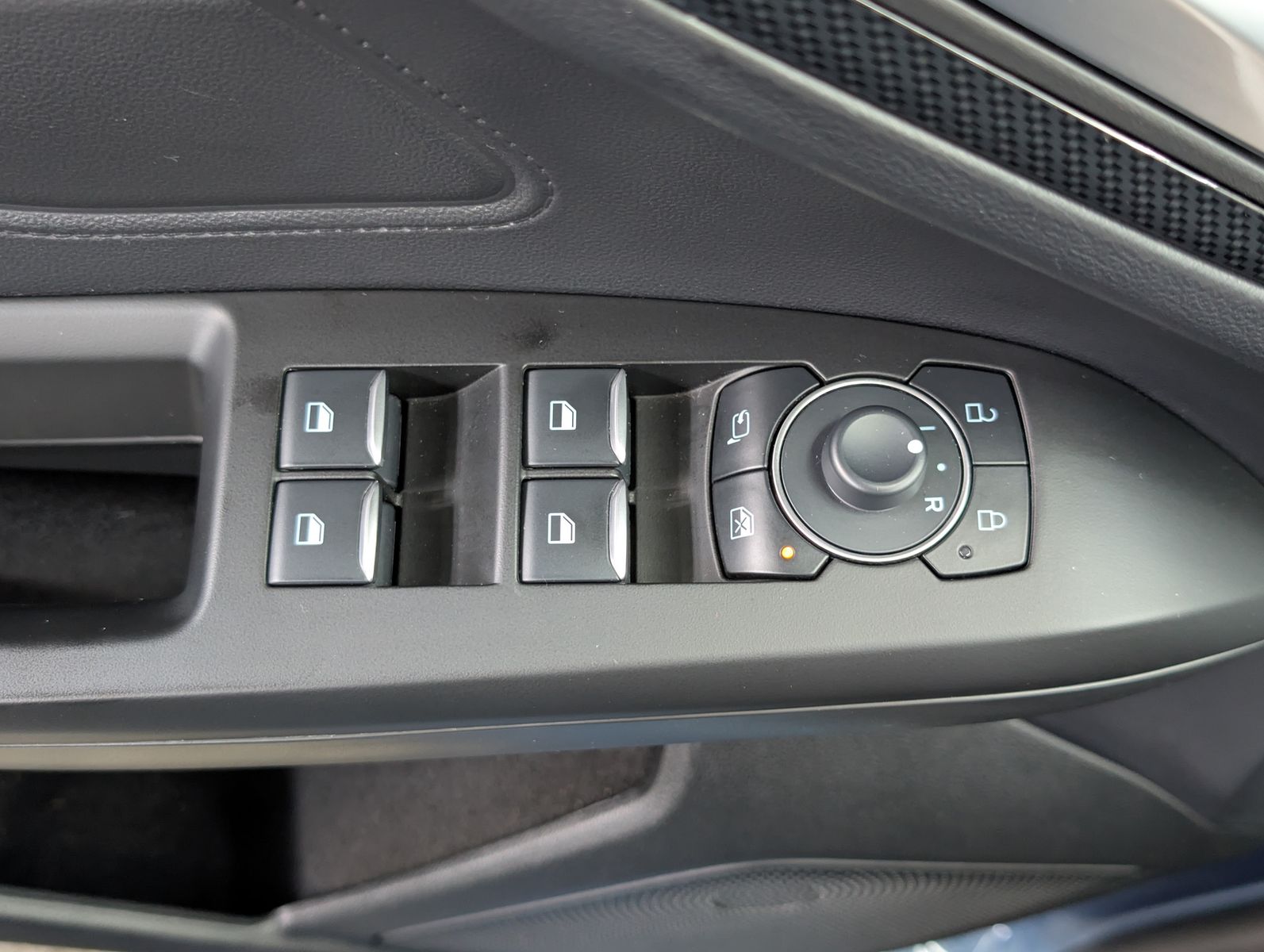 Fahrzeugabbildung Ford Focus 1.0 EB ST-Line ACC LED KAM WINTER Styling