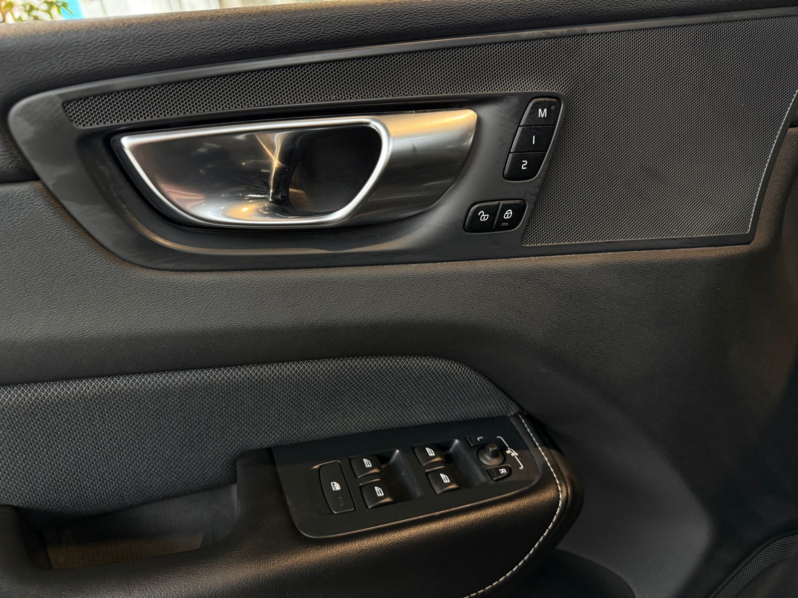 Fahrzeugabbildung Volvo XC60 R Design AWD AHK LED NAVI