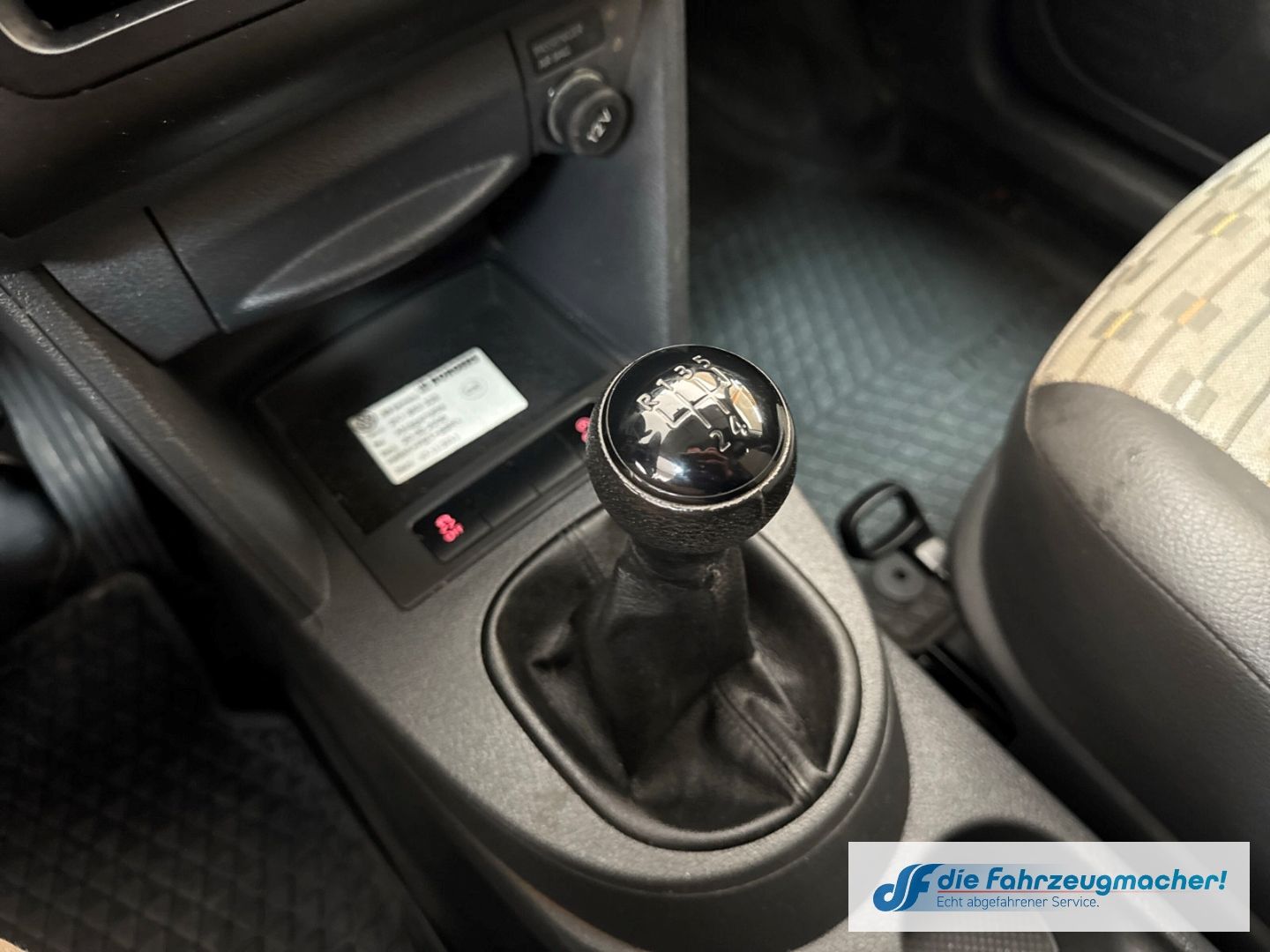 Fahrzeugabbildung Volkswagen Caddy Kasten TÜV 09/26 AHK Klimaauto *EXPORT