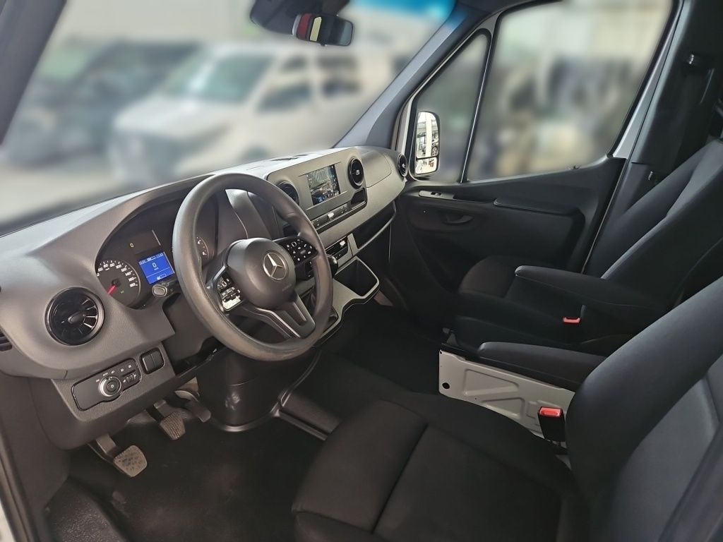 Fahrzeugabbildung Mercedes-Benz Sprinter 317 Kombi L2H2 Mobility Rollstuhl Lift