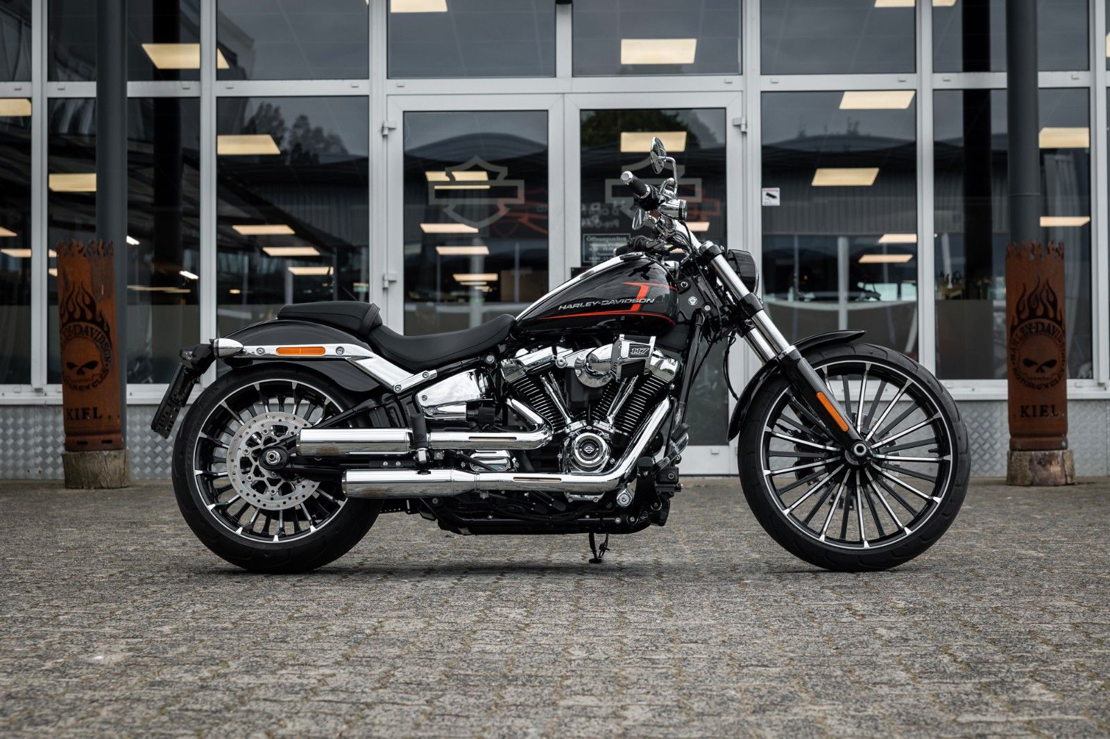 Fahrzeugabbildung Harley-Davidson FXBR Breakout 117 cui -Jekill & Hyde -
