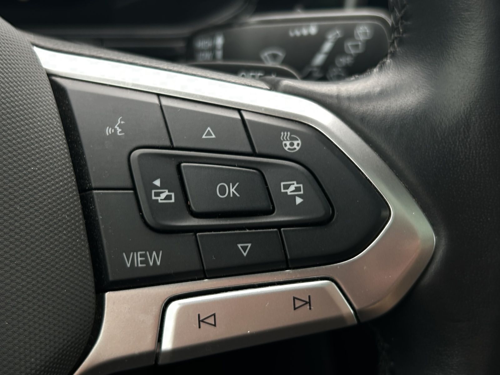 Fahrzeugabbildung Volkswagen T-Roc TDI Style DSG Matrix Navi ACC RFK Pano SHZ