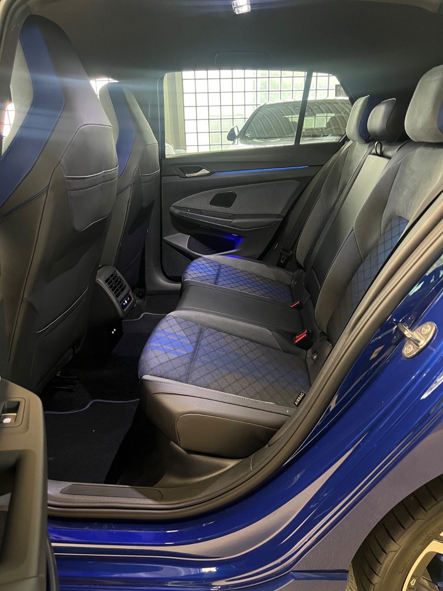 Fahrzeugabbildung Volkswagen Golf VIII Lim. R 4Motion *LAPIZ BLUE*KAMERA*IQ*