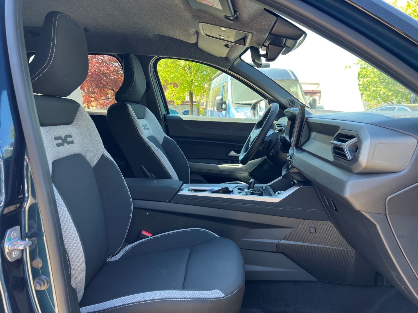 Fahrzeugabbildung Dacia Bigster Hybrid-G 150 Journey 4x4 Navi Digitales