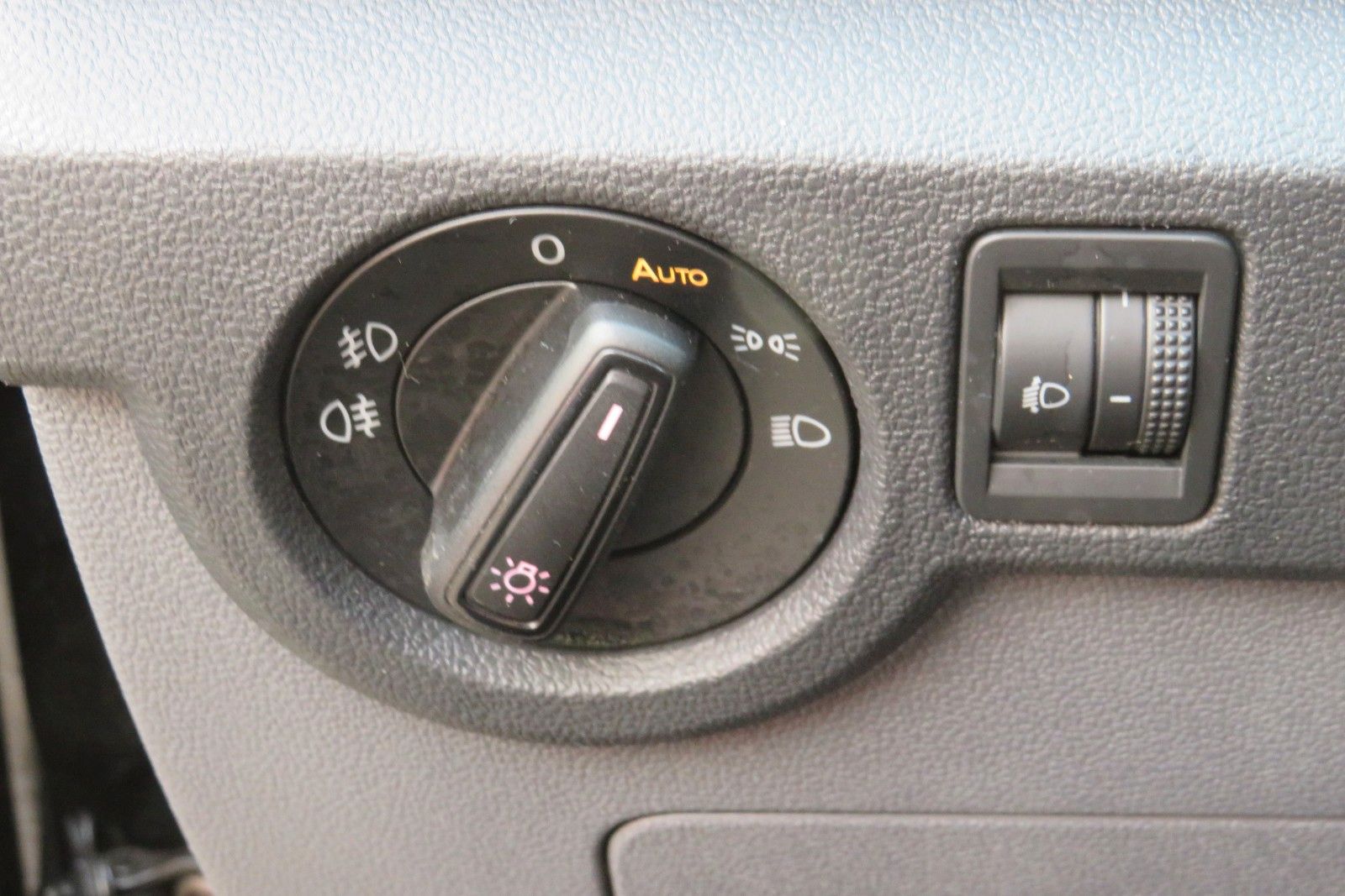 Fahrzeugabbildung Volkswagen T-Cross Life NAVI PDC SITZH DIGITAL-COCKPIT PRO