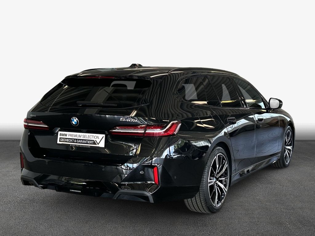 BMW 540d xDrive Touring Aut. M-Paket AHK Pano LED Na foto 2