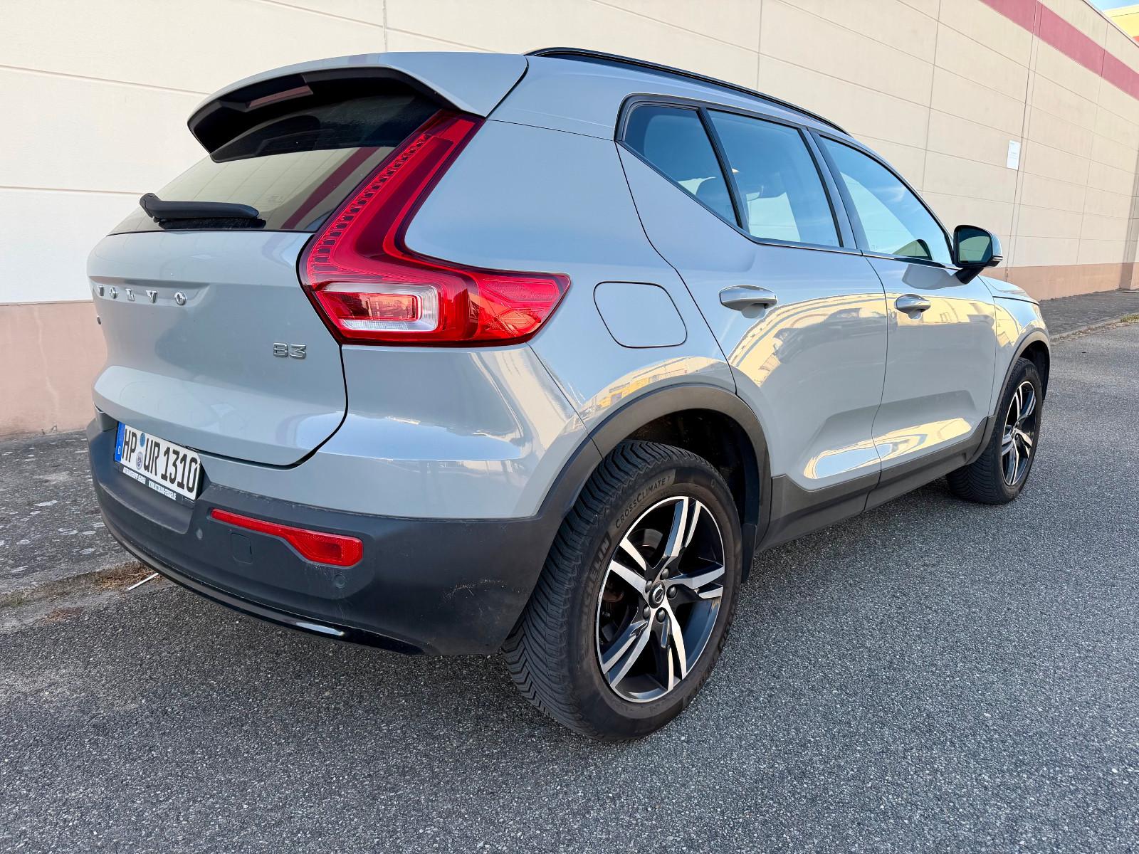 Volvo XC40 B3 Plus Dark Aut.  NAVI+LED+SHZ+CAM+AHK+h/k