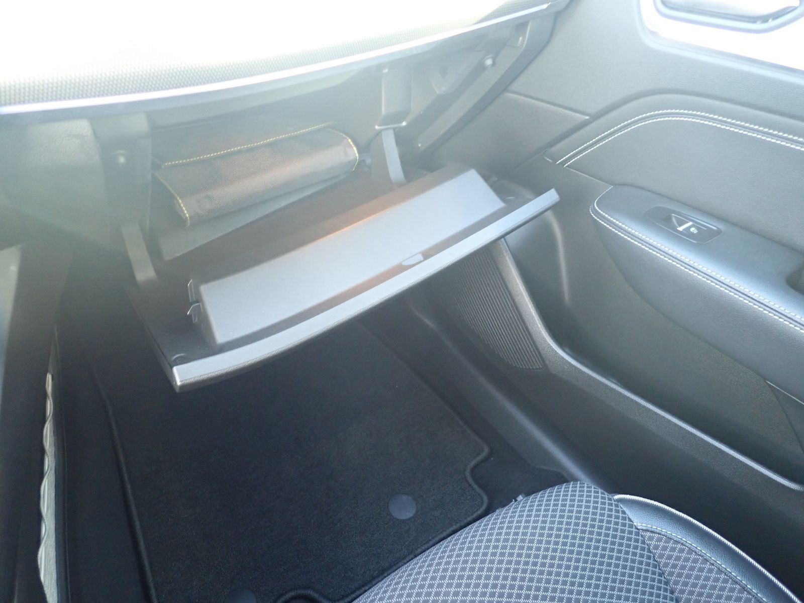 Fahrzeugabbildung Renault Arkana INTENS TCe 140 EDC (M
