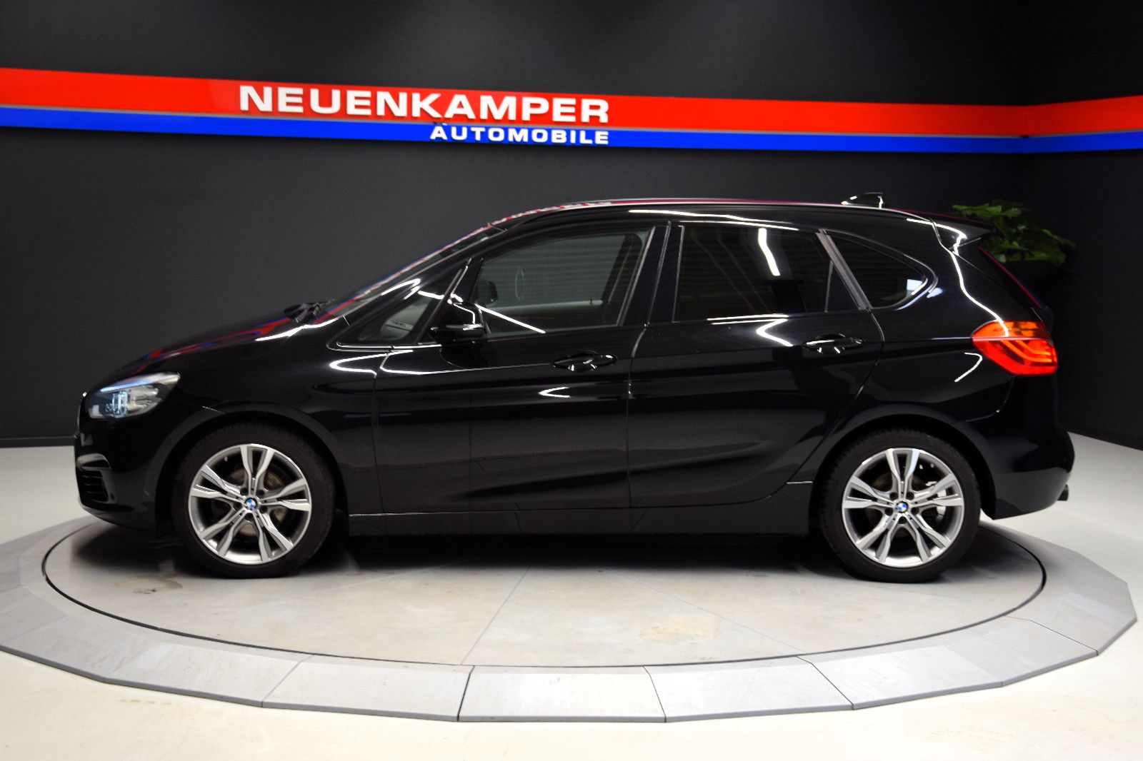 Fahrzeugabbildung BMW 218d Active Tourer LED Sitzheizung NAV Isofix