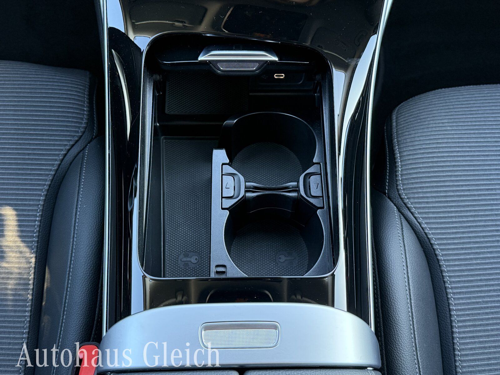 Fahrzeugabbildung Mercedes-Benz C 220 d 4MATIC T-Modell AVANTGARDE Exterieur/Nav