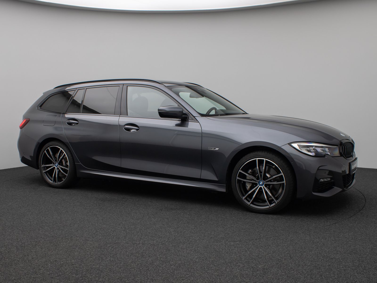 Fahrzeugabbildung BMW 330e  M Sport Kamera DAB HiFi DrivAssist 19Zoll