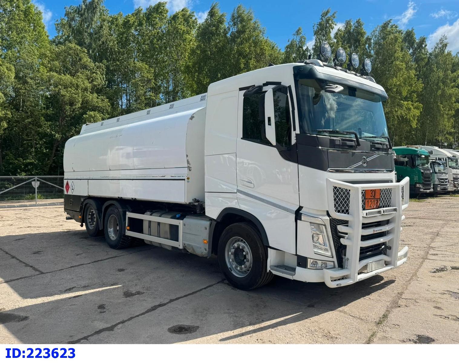 Volvo FH13 6X2 ADR Fuel Tank truck ( 21.100 L )