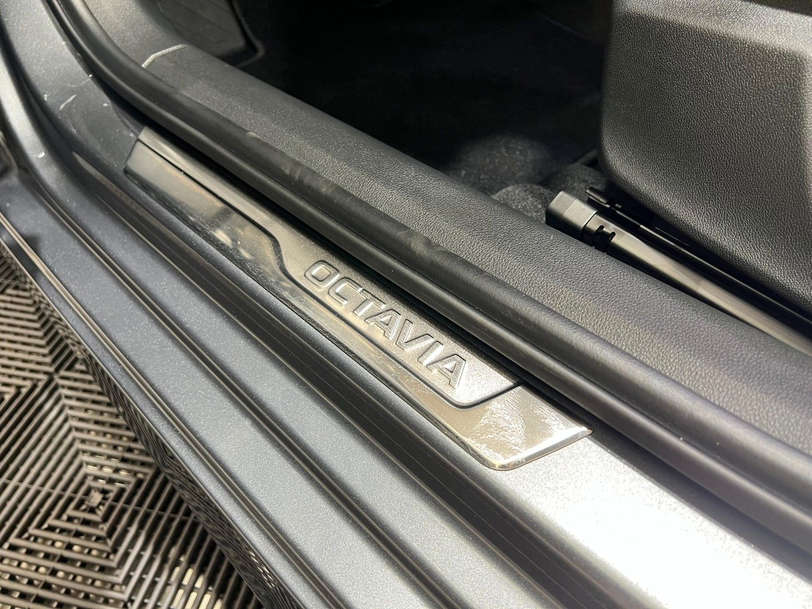 Fahrzeugabbildung SKODA Octavia 2.0 TDI DSG Selection Combi/AHK/ACC
