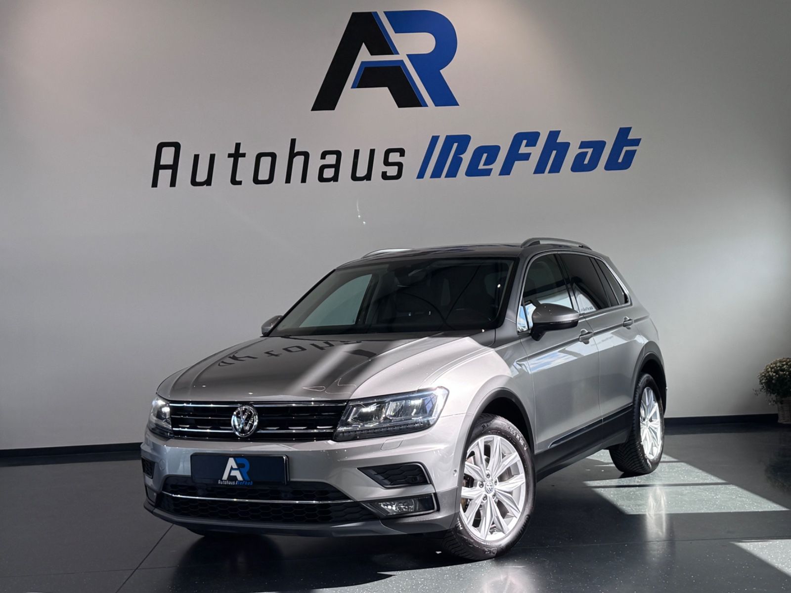 Volkswagen Tiguan Highline*PDC*LED*AHK*SHZ*