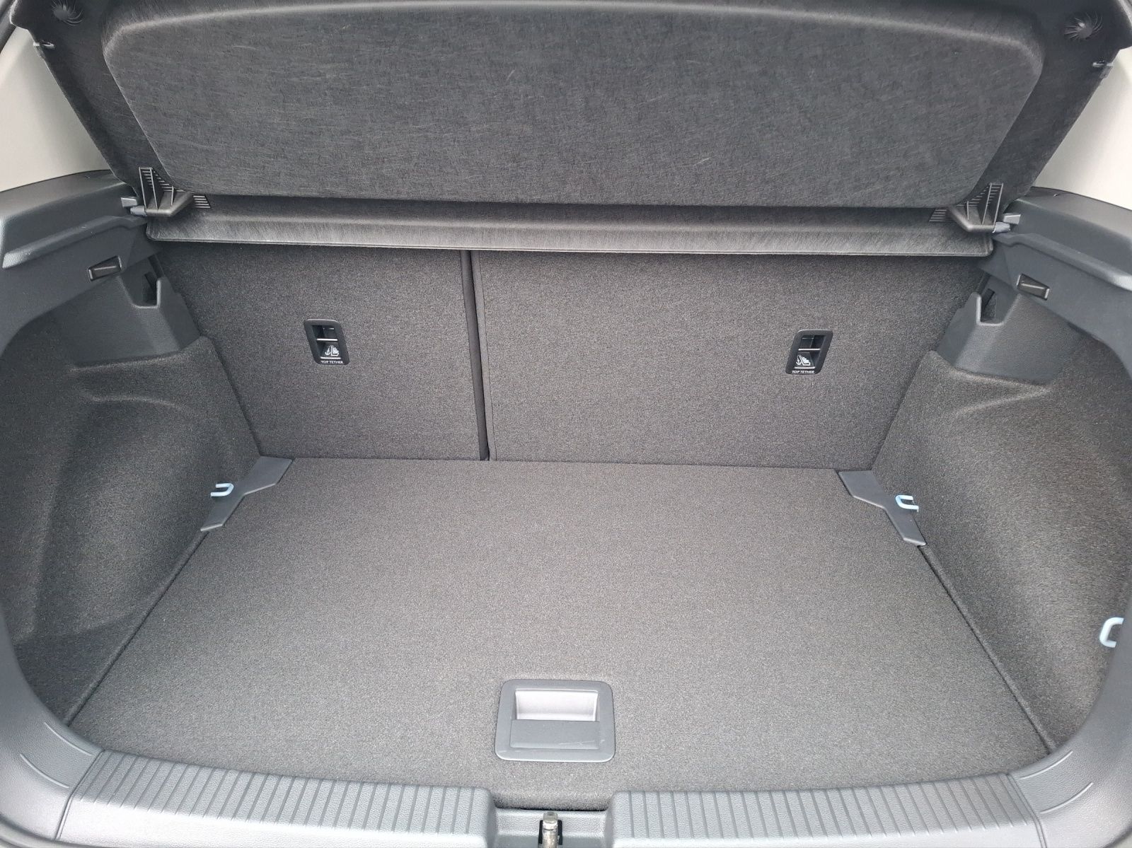 Fahrzeugabbildung Volkswagen T-Cross TSI Life LED Navi AID ACC RFK SH LM