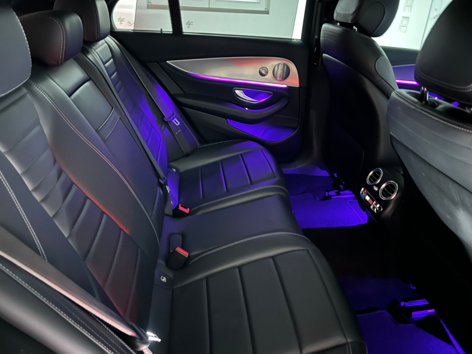 Fahrzeugabbildung Mercedes-Benz E 350 d Lim. AMG-LINE/BURMESTER/ACC/PANO/WIDE