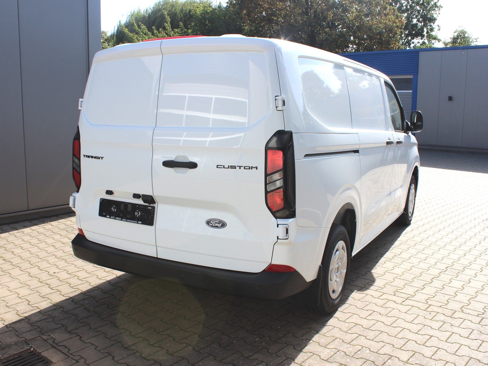Fahrzeugabbildung Ford Transit Custom 320 L1 Trend FWD Plug-in Hybrid