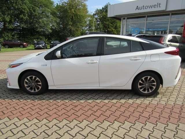 Fahrzeugabbildung Toyota Prius Plug-in Hybrid mit Solar-Dach