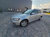 Volvo V50 Kombi 2.0 D Momentum - gebrauchte Volvo V50 aus dem Jahr 2008