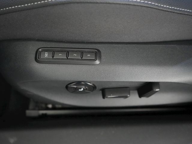 Superb COMBI SPORTLINE iV DSG+AHK+NAVI+SITZ-/LEN
