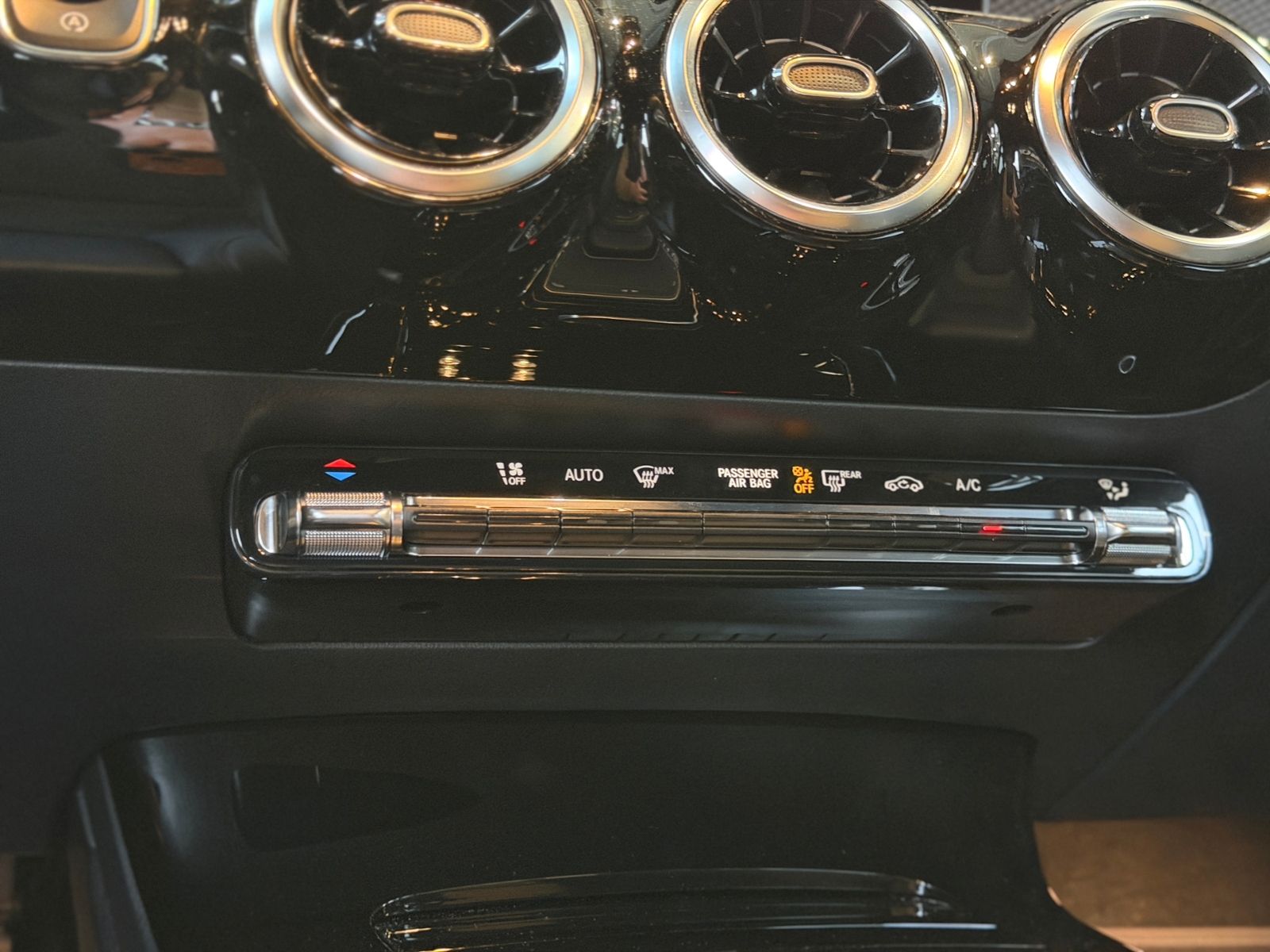 Fahrzeugabbildung Mercedes-Benz A 200 Limousine Progressive NIGHT 360° DIST